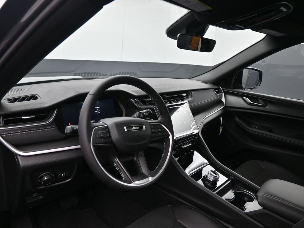 New 2025 Jeep Grand Cherokee L Altitude image 33