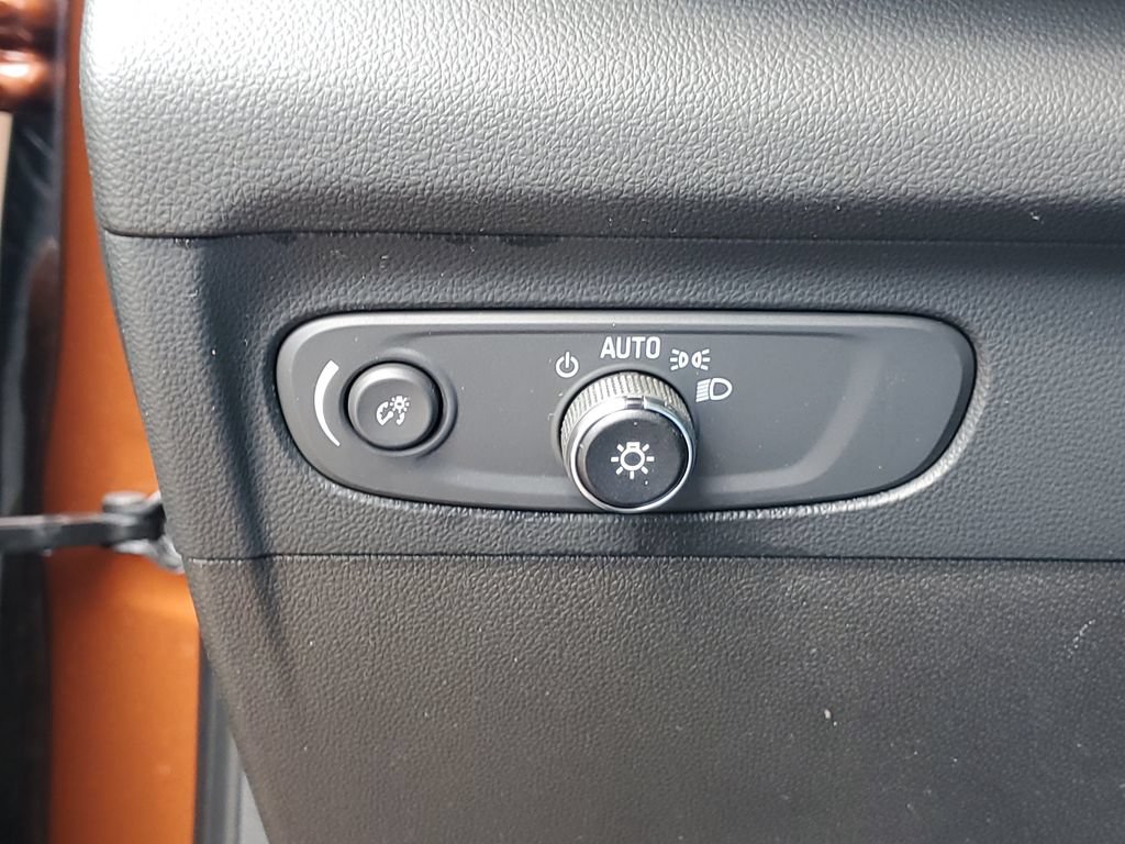 Used 2022 Buick Envision Preferred FWD image 19