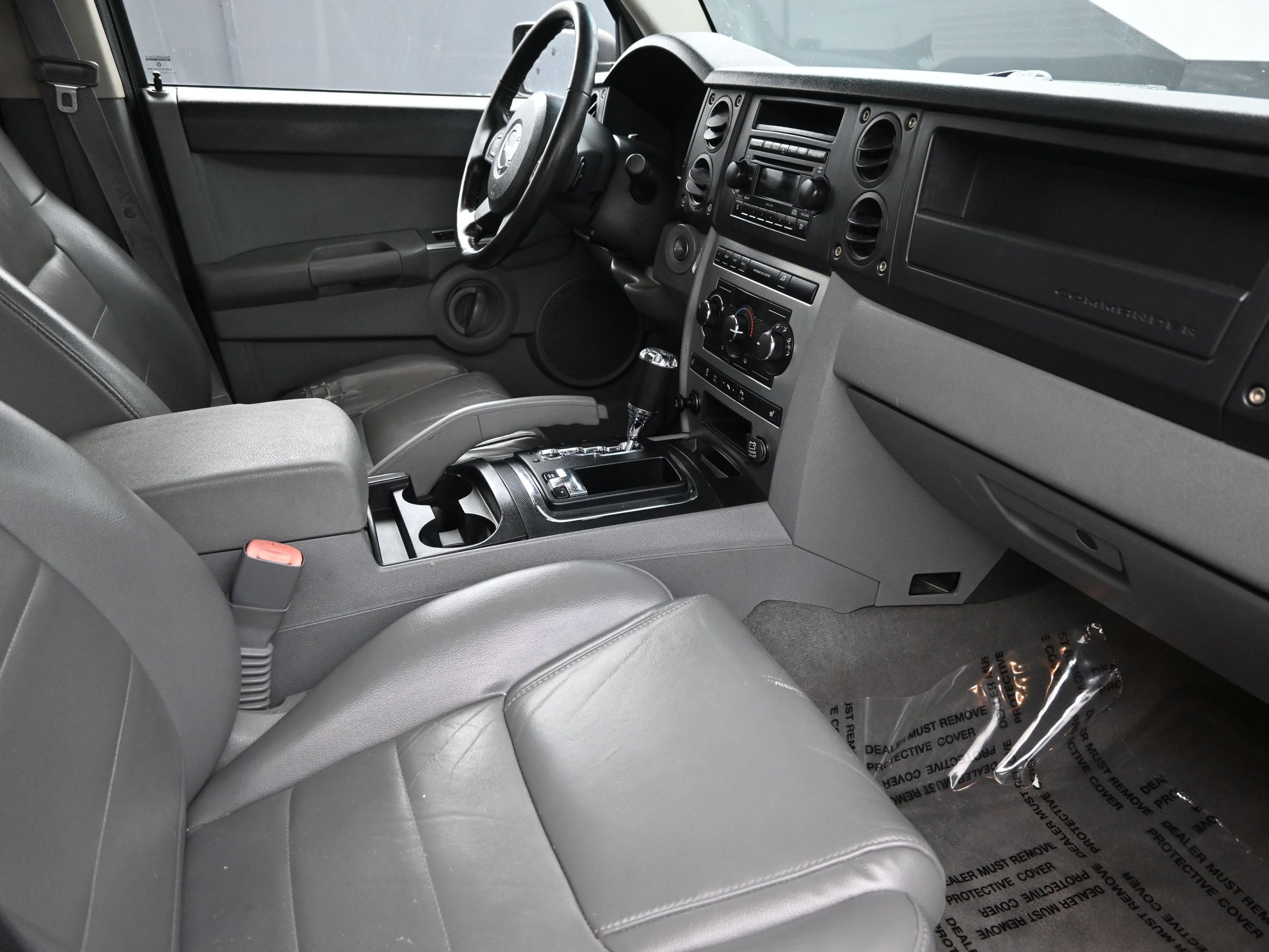 Used 2006 Jeep Commander 4WD image 25