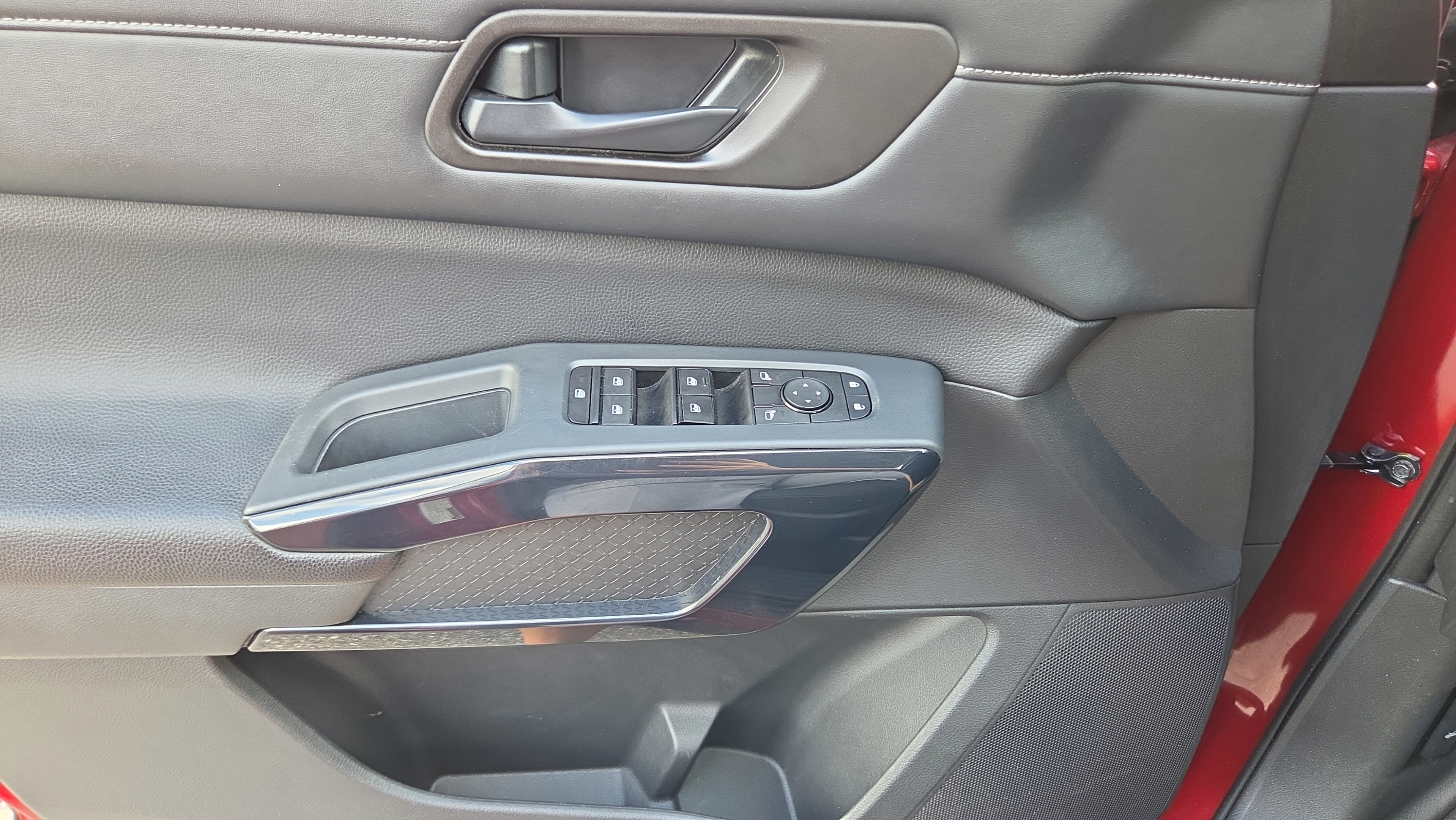 Used 2024 Nissan Pathfinder SV AWD/4WD image 31