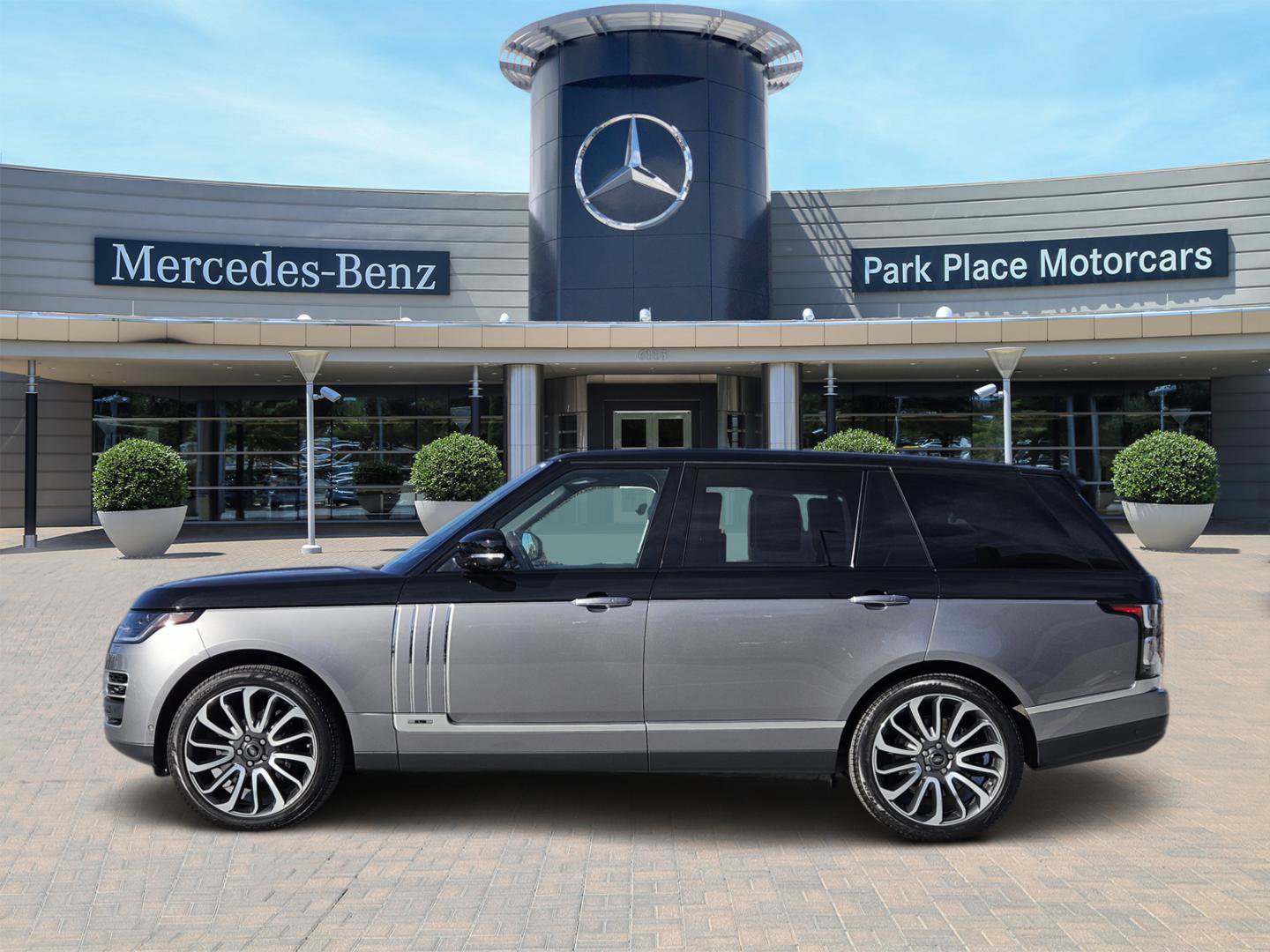 Used 2021 Land Rover Range Rover LWB SV Autobiography image 3