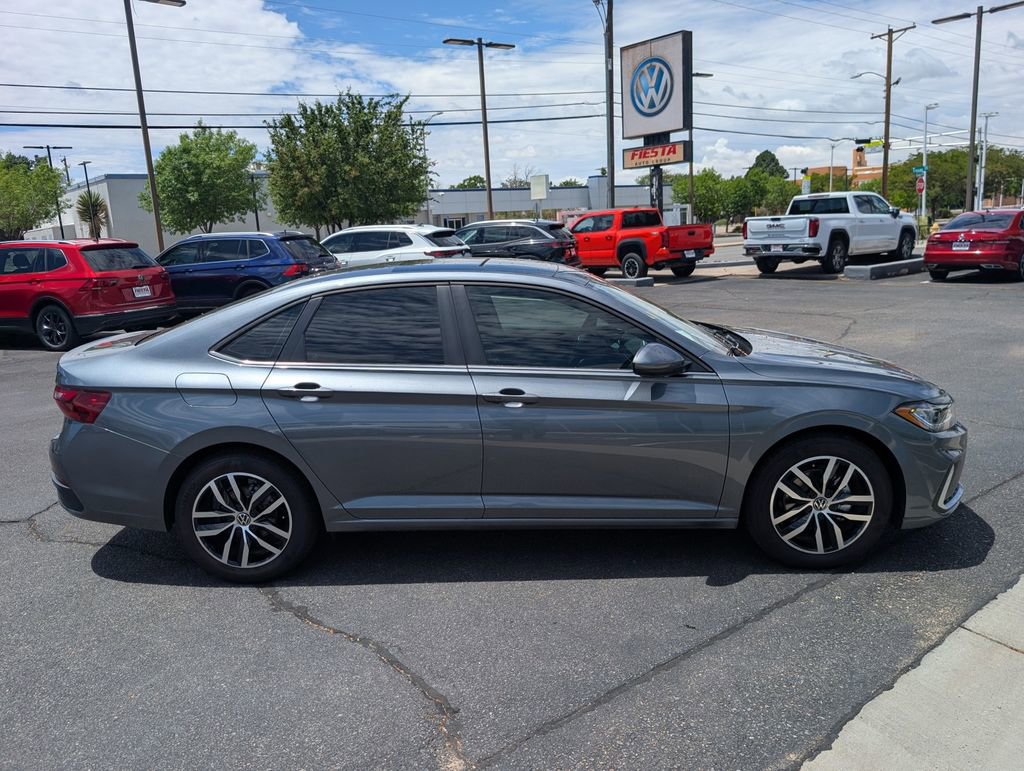 New 2025 Volkswagen Jetta SE image 4