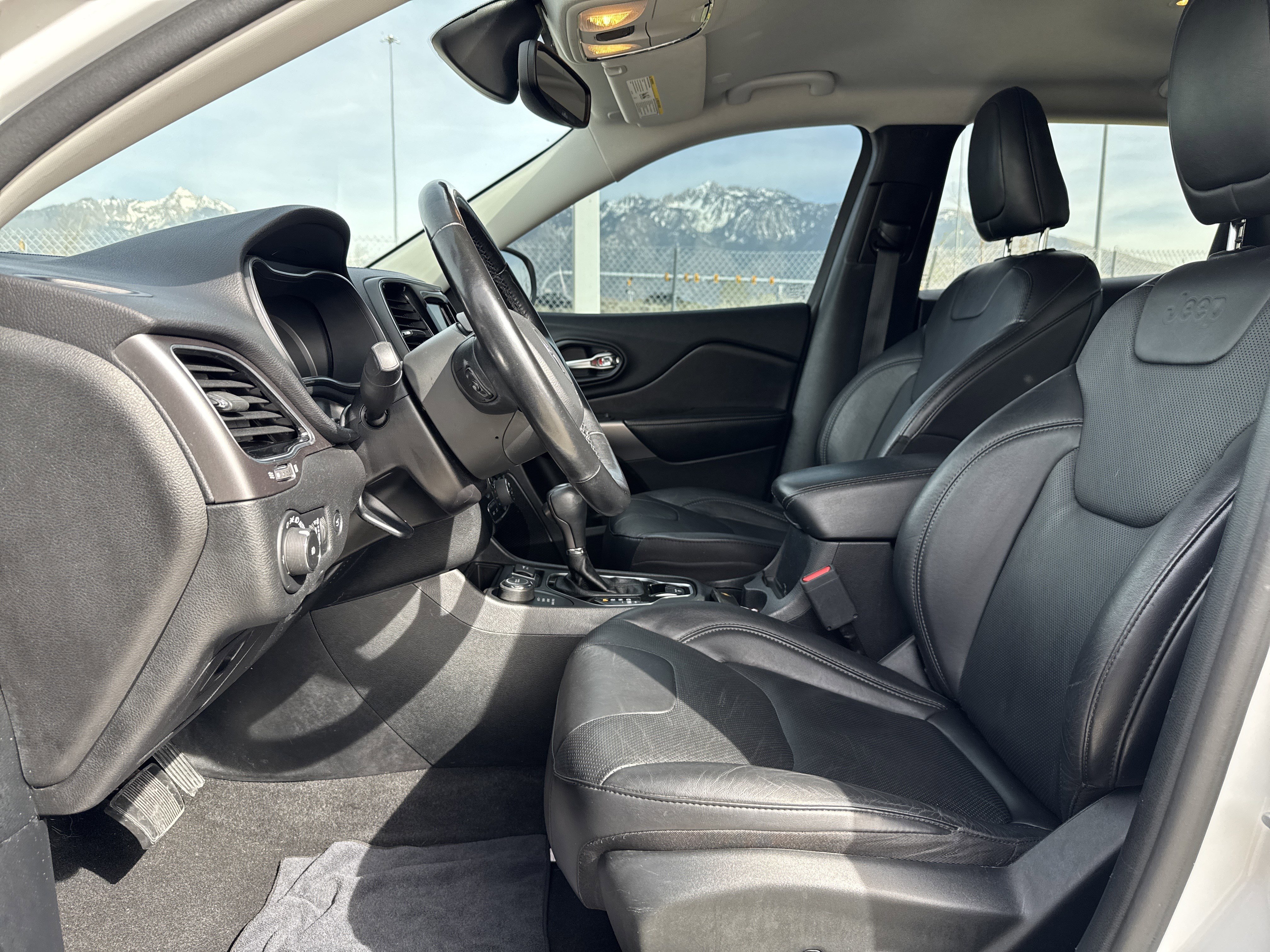 Used 2020 Jeep Cherokee Limited image 19