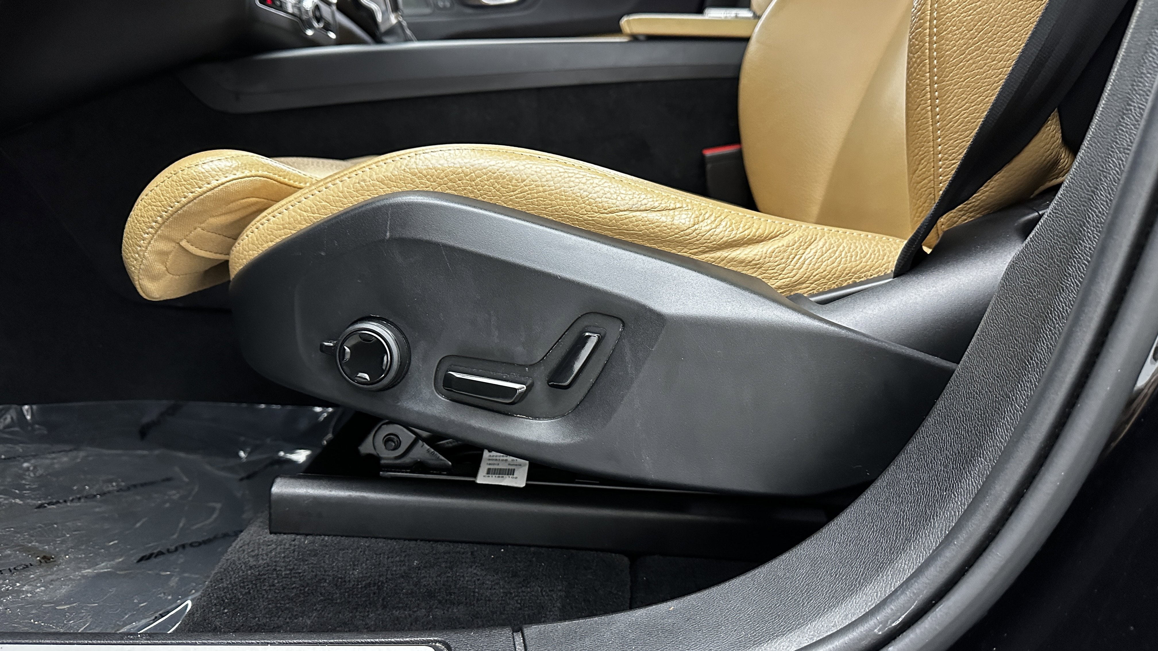 Used 2019 Volvo XC60 T6 Inscription w/ Protection Package Premier image 15