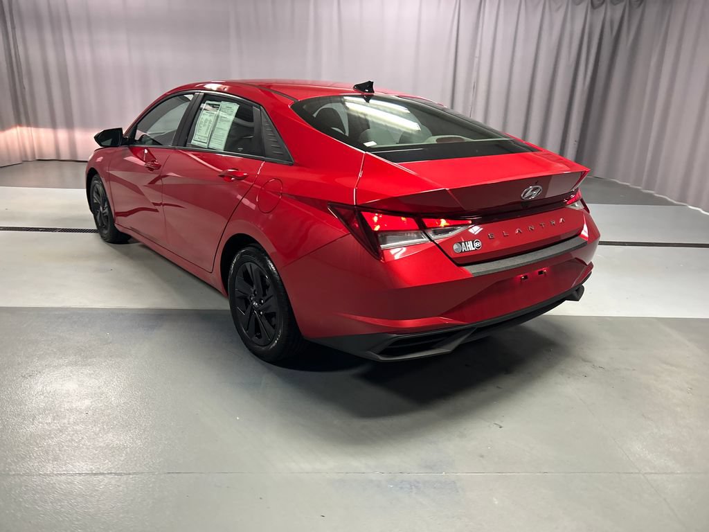 Used 2022 Hyundai Elantra SEL w/ Convenience Package FWD image 5