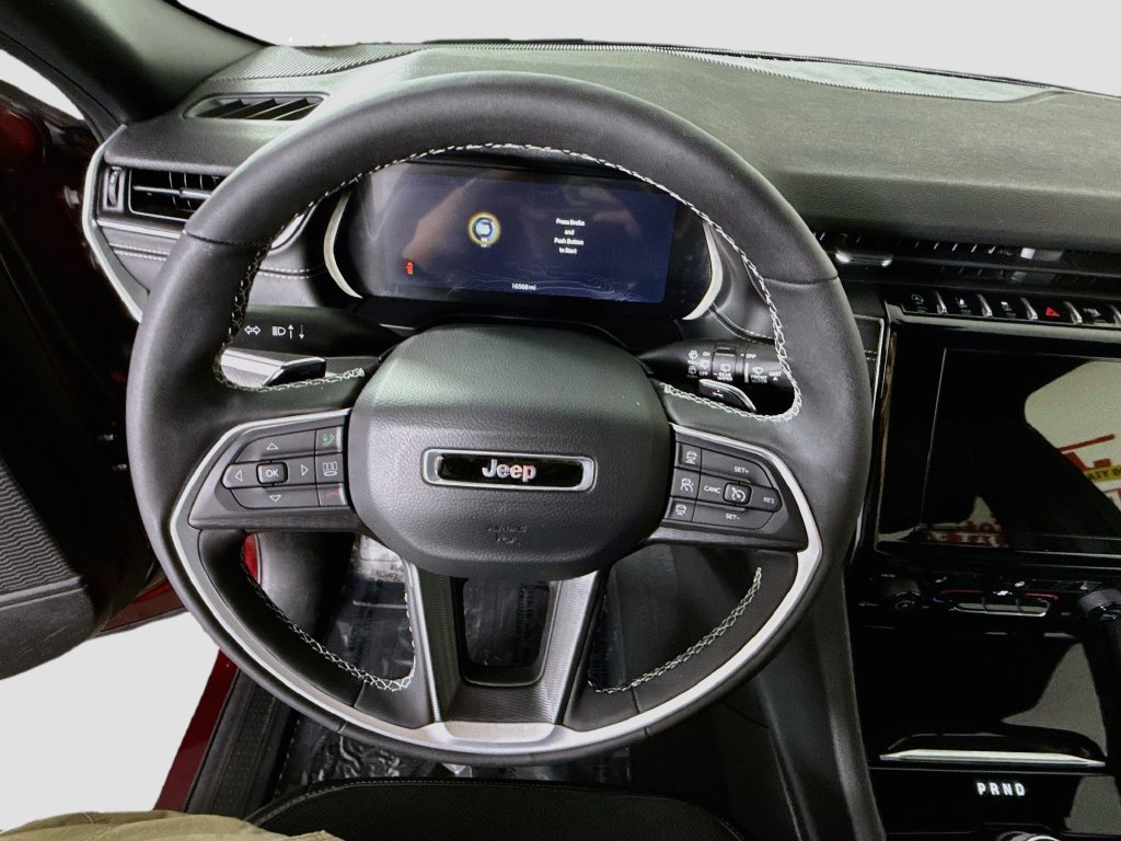 Used 2025 Jeep Grand Cherokee Altitude AWD/4WD image 19