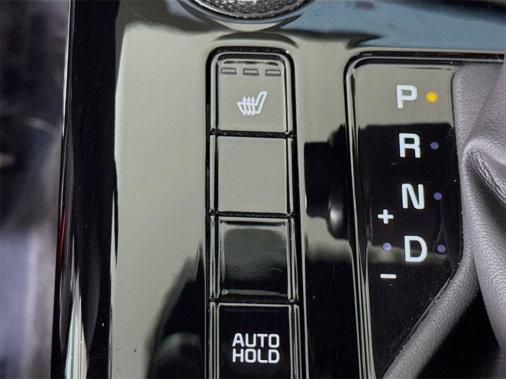 Used 2024 Kia Niro EX Touring image 13