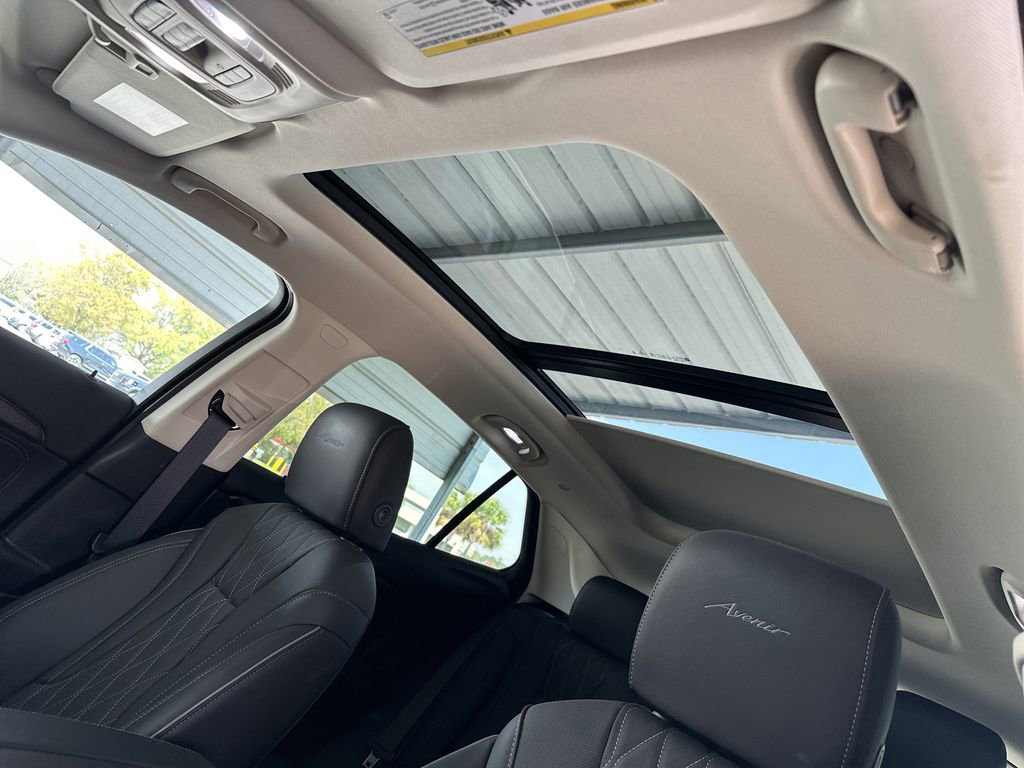 Used 2023 Buick Envision Avenir image 28