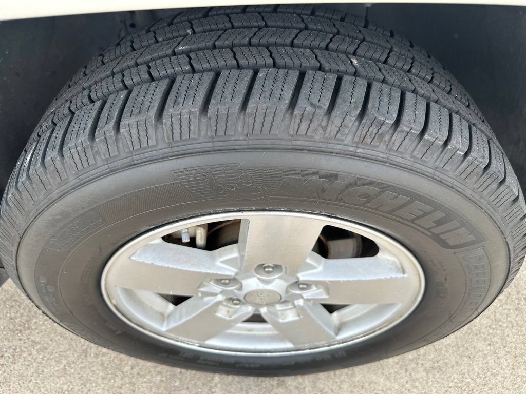 Used 2008 Jeep Commander Sport RWD image 19