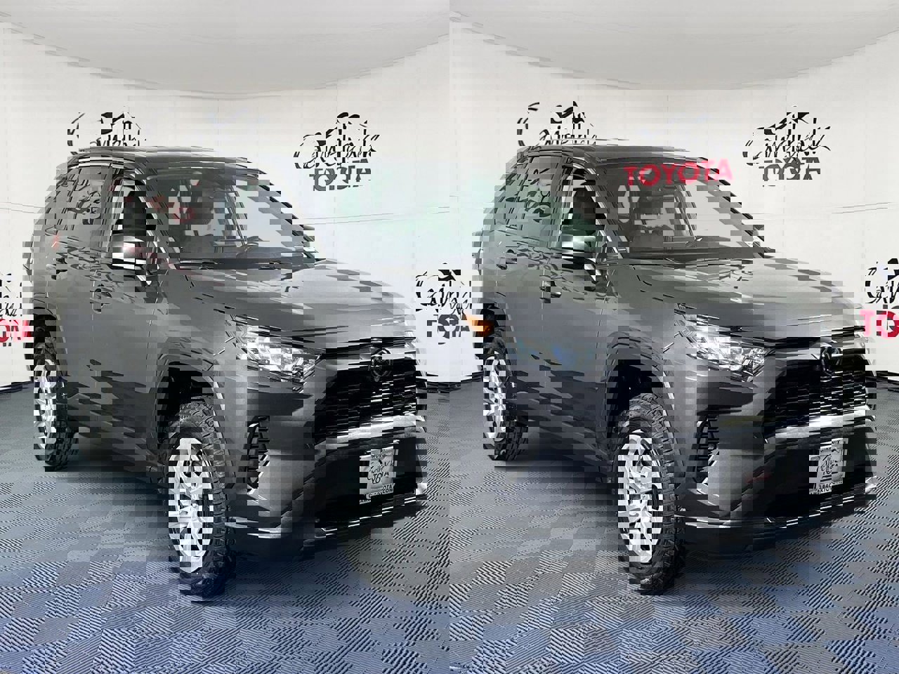 Used 2022 Toyota RAV4 LE image 3