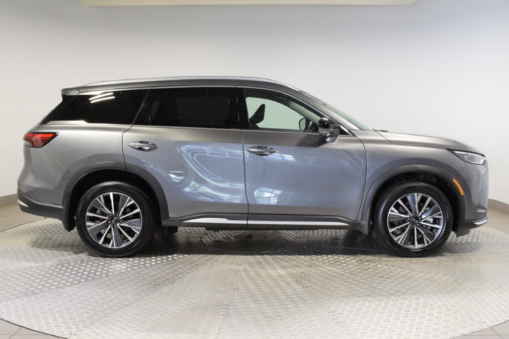 Certified 2026 INFINITI QX60 Luxe w/ Family Package AWD/4WD image 3