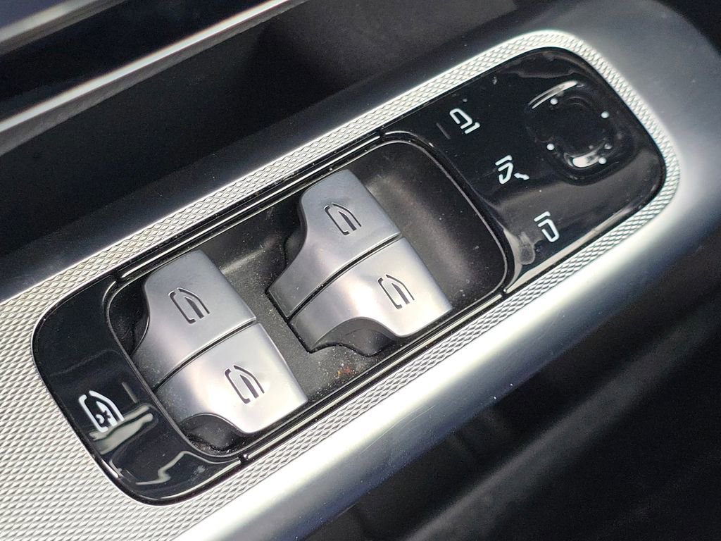 Used 2023 Mercedes-Benz GLC 300 4MATIC image 25