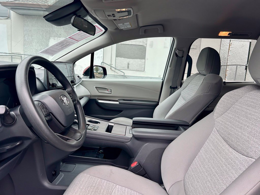 Certified 2024 Toyota Sienna LE AWD/4WD image 10