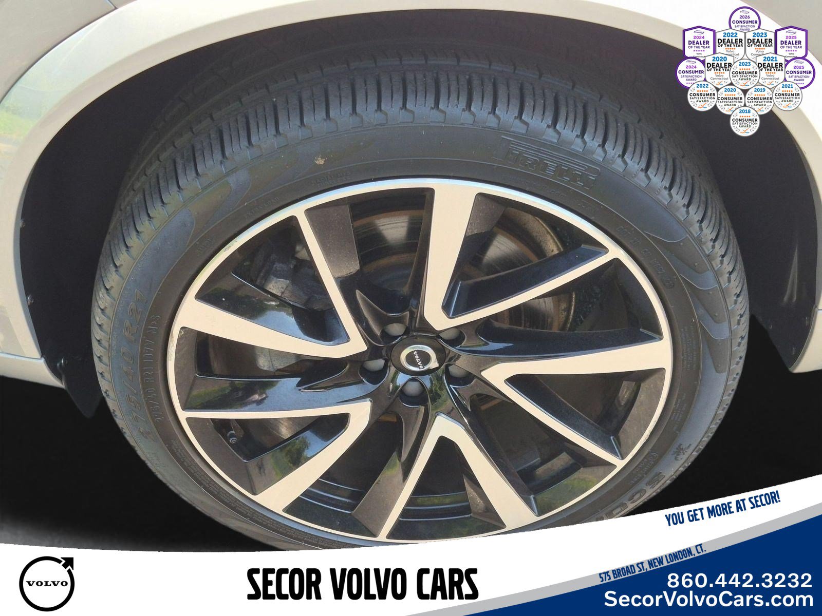 Used 2023 Volvo XC90 B6 Plus AWD/4WD image 32