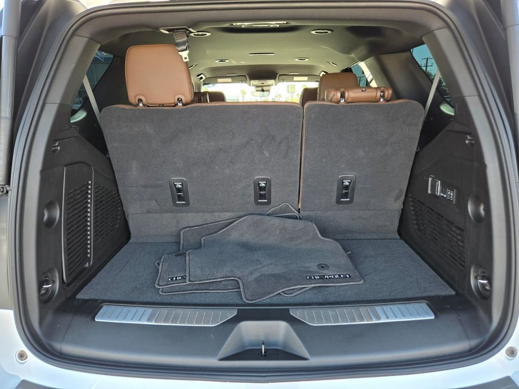 Used 2025 Chevrolet Tahoe High Country AWD/4WD image 14