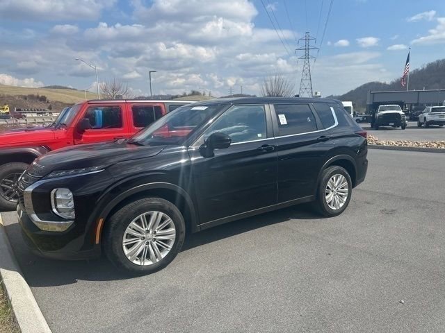 Used 2024 Mitsubishi Outlander ES image 5