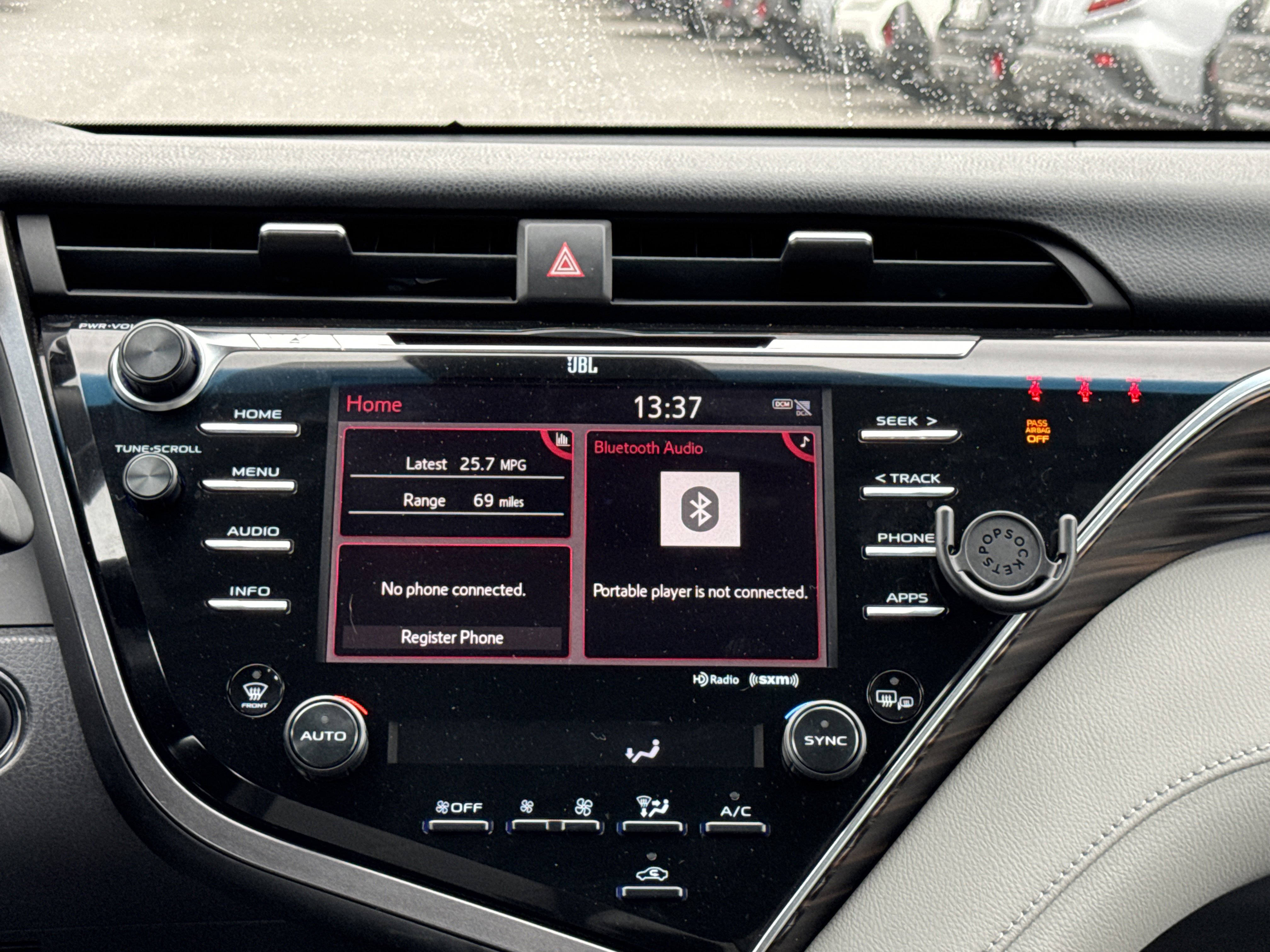 Used 2018 Toyota Camry XLE FWD image 9