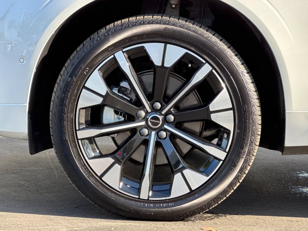 Certified 2026 Volvo XC60 B5 Plus AWD/4WD image 25