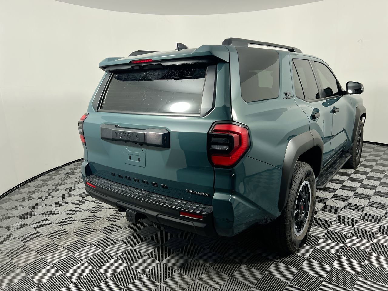 Used 2025 Toyota 4Runner TRD Off-Road Premium AWD/4WD image 3