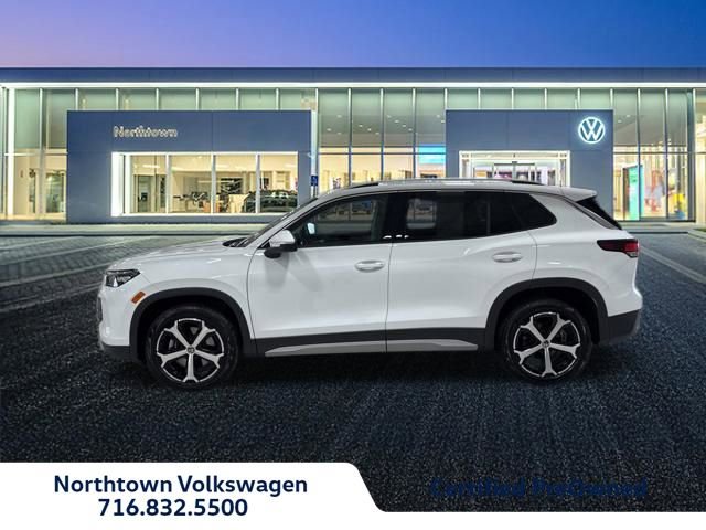 Used 2025 Volkswagen Tiguan SE image 2