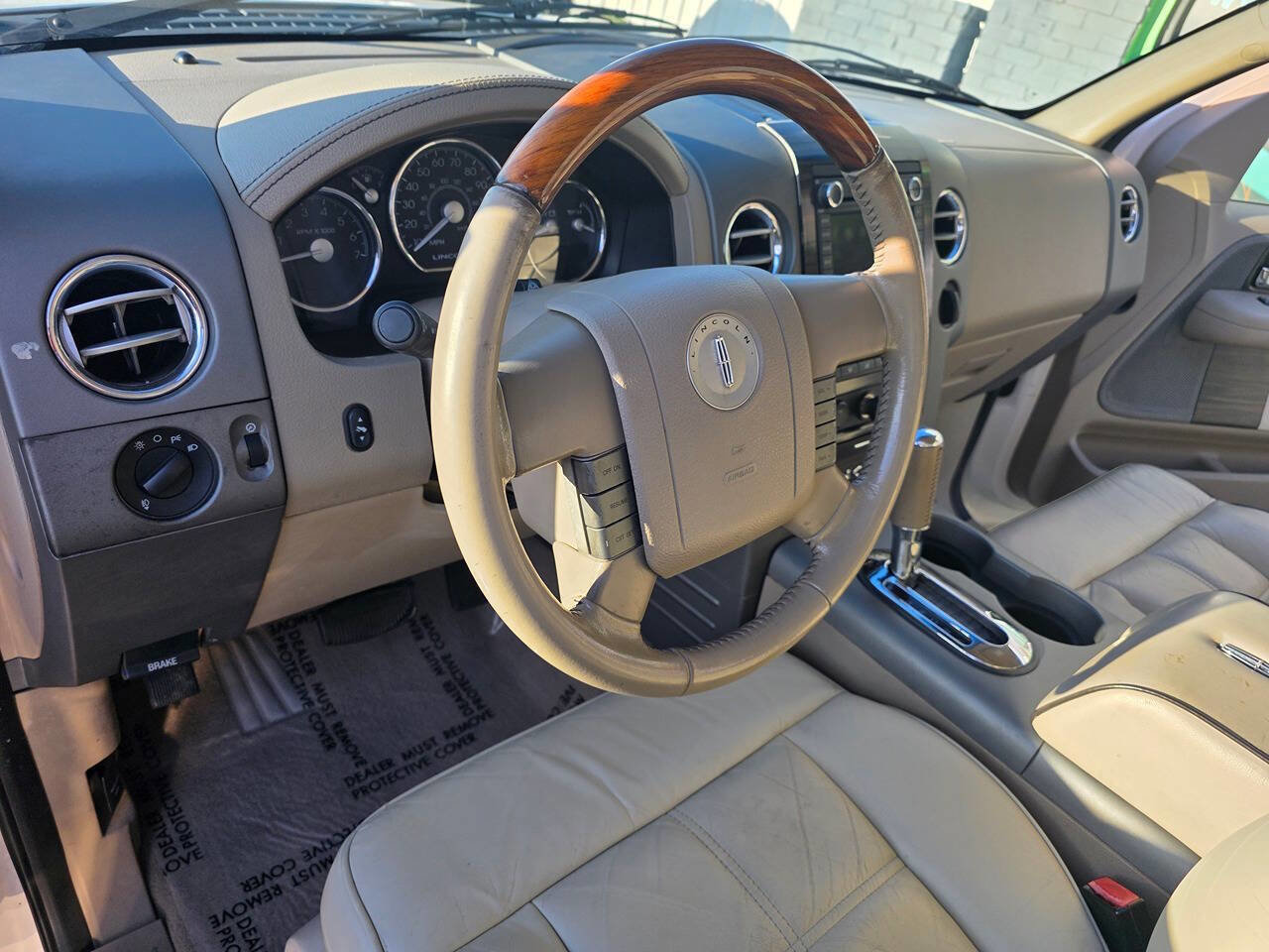 Used 2008 Lincoln Mark LT 2WD image 34
