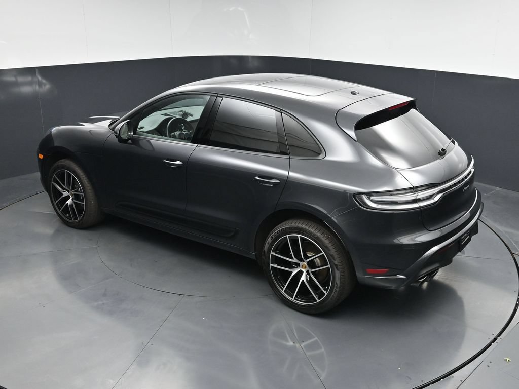 Certified 2025 Porsche Macan AWD/4WD image 18