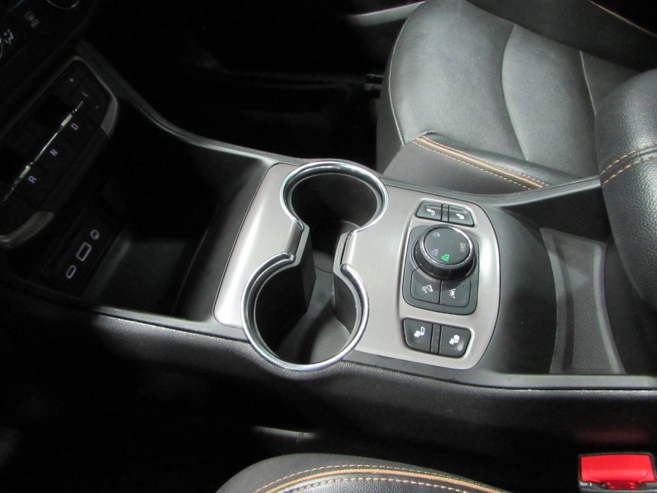 Used 2022 GMC Terrain AT4 image 32