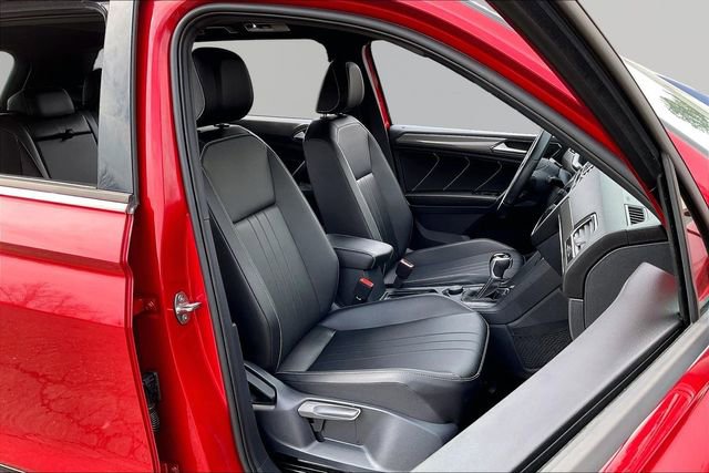 Used 2024 Volkswagen Tiguan SE R-Line image 20