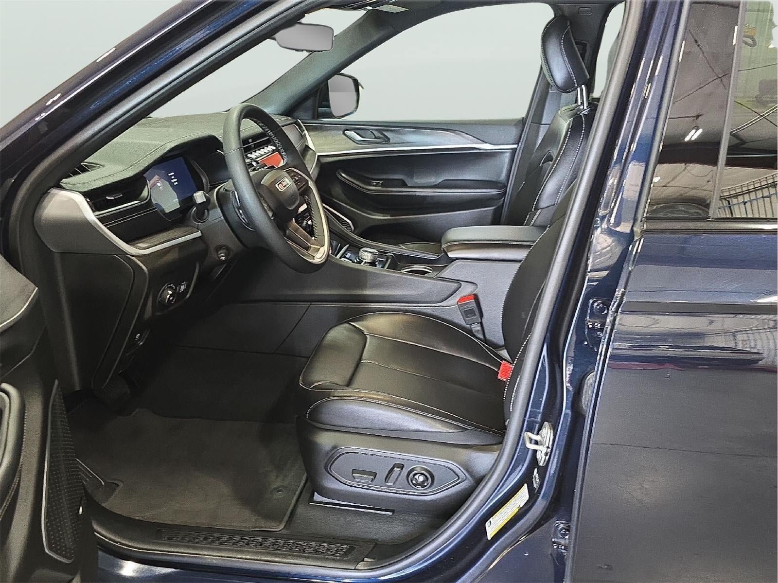 Used 2024 Jeep Grand Cherokee L Limited w/ Luxury Tech Group II AWD/4WD image 8