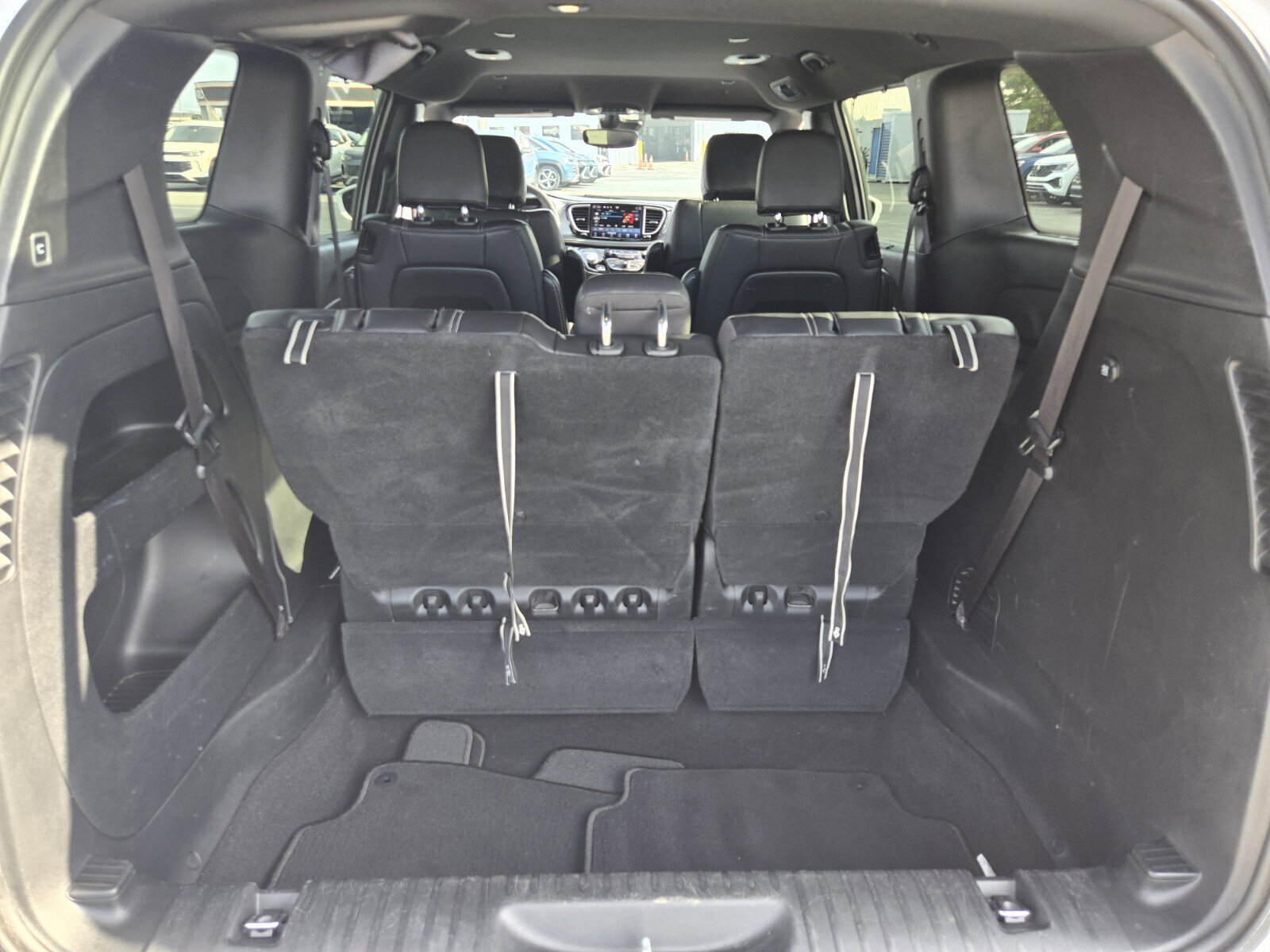 Used 2022 Chrysler Pacifica Touring-L w/ S Appearance Package image 16