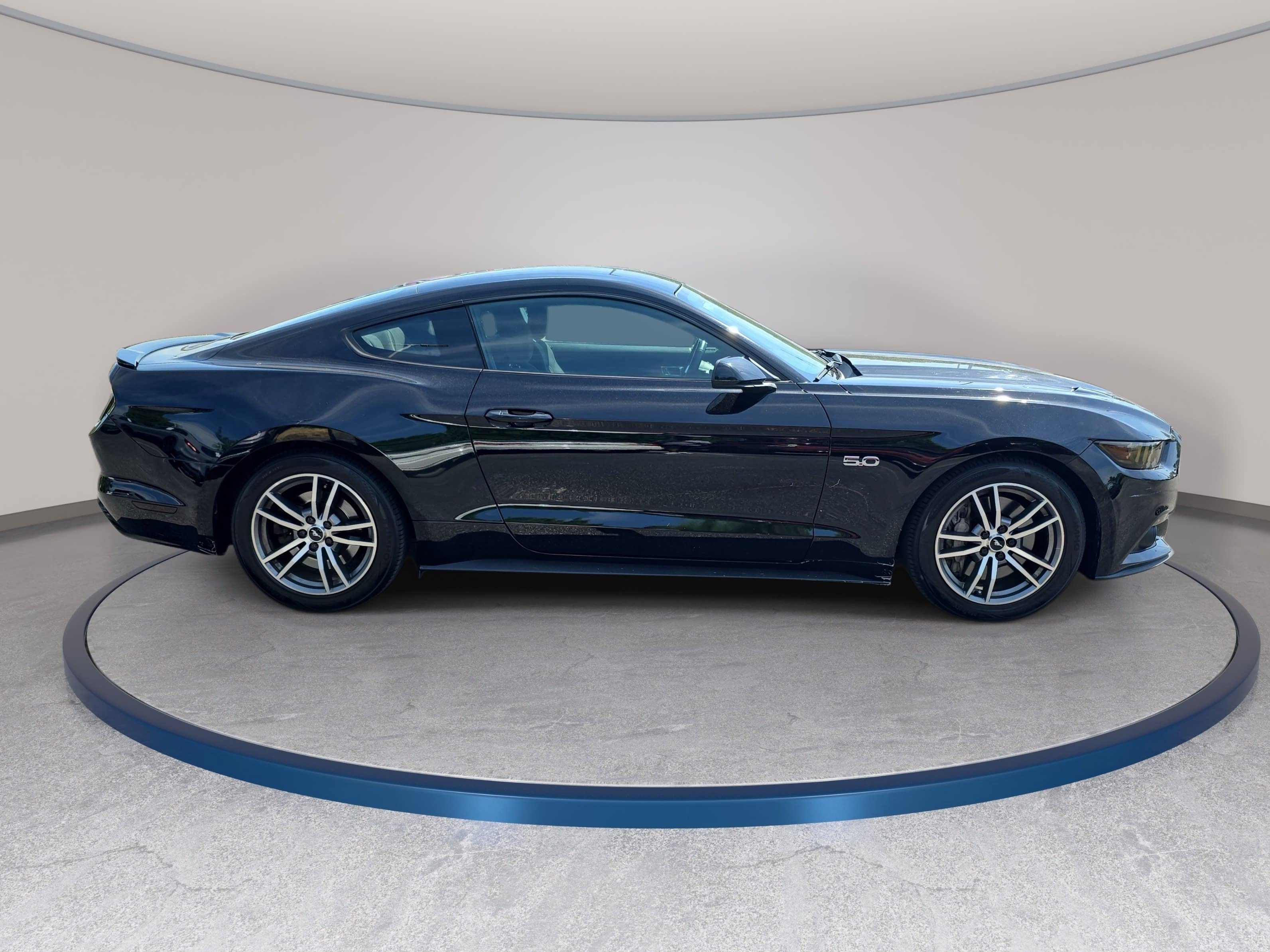 Used 2015 Ford Mustang GT RWD image 4