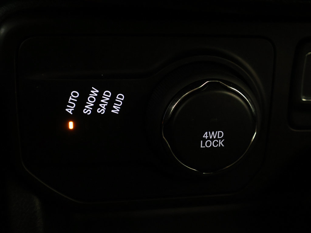 Used 2019 Jeep Renegade Latitude AWD/4WD image 43