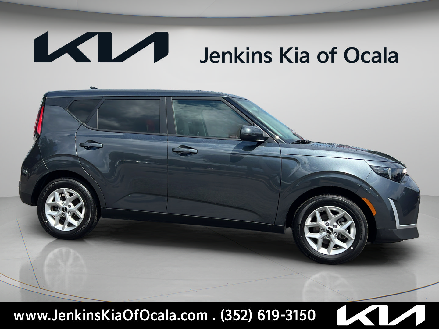 Certified 2025 Kia Soul LX w/ LX Technology Package FWD image 2