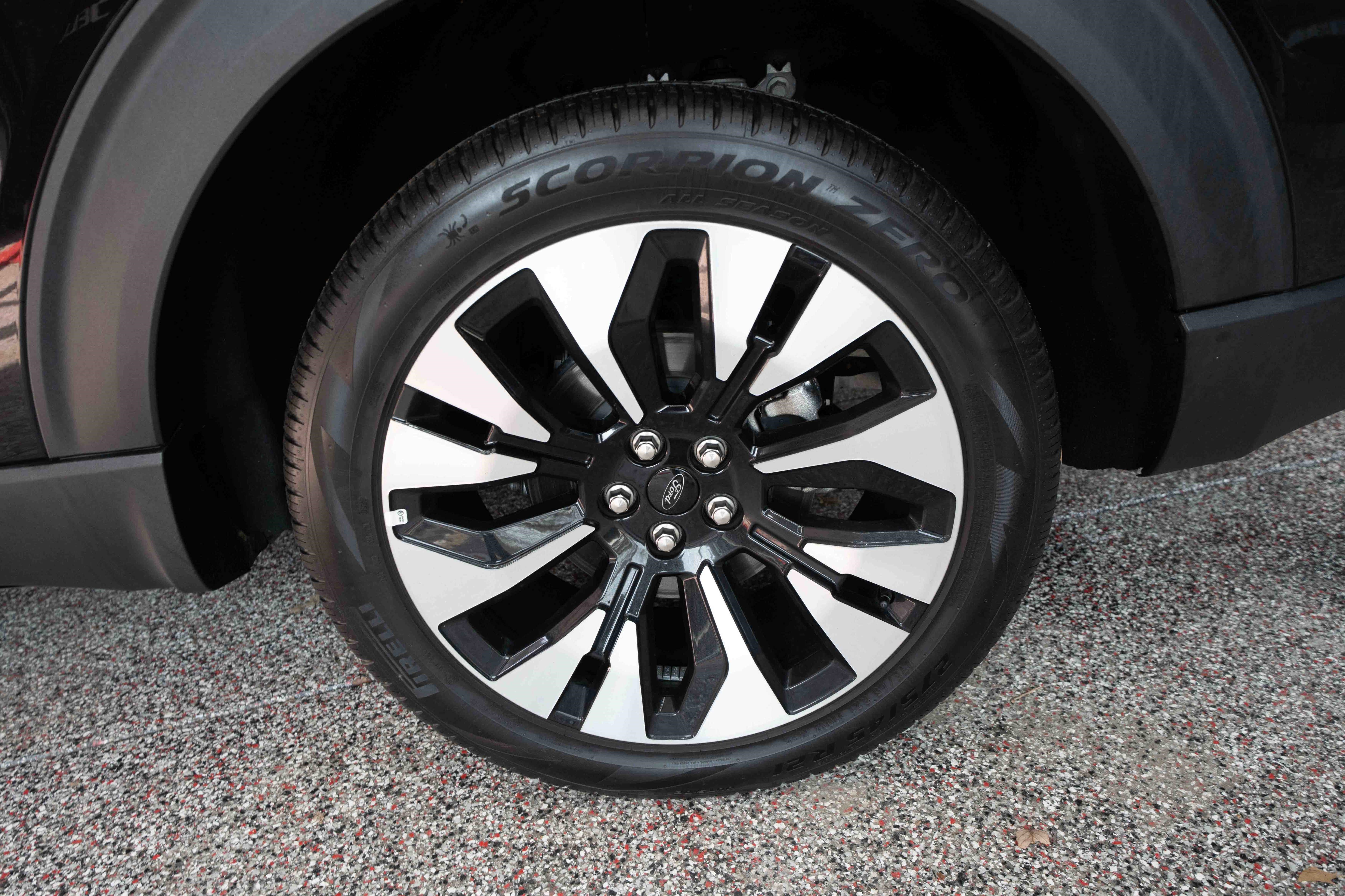 Used 2025 Ford Explorer Platinum w/ LUX Leather Package image 30