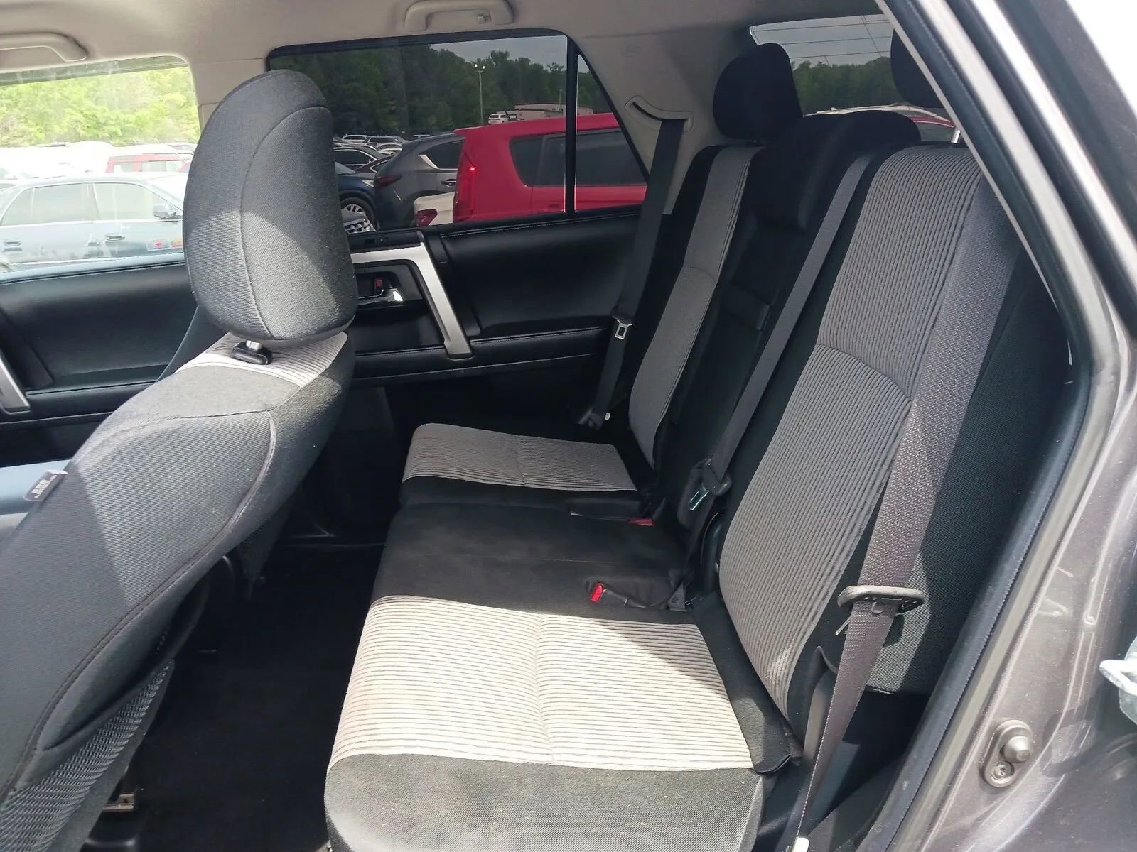 Used 2017 Toyota 4Runner SR5 AWD/4WD image 5