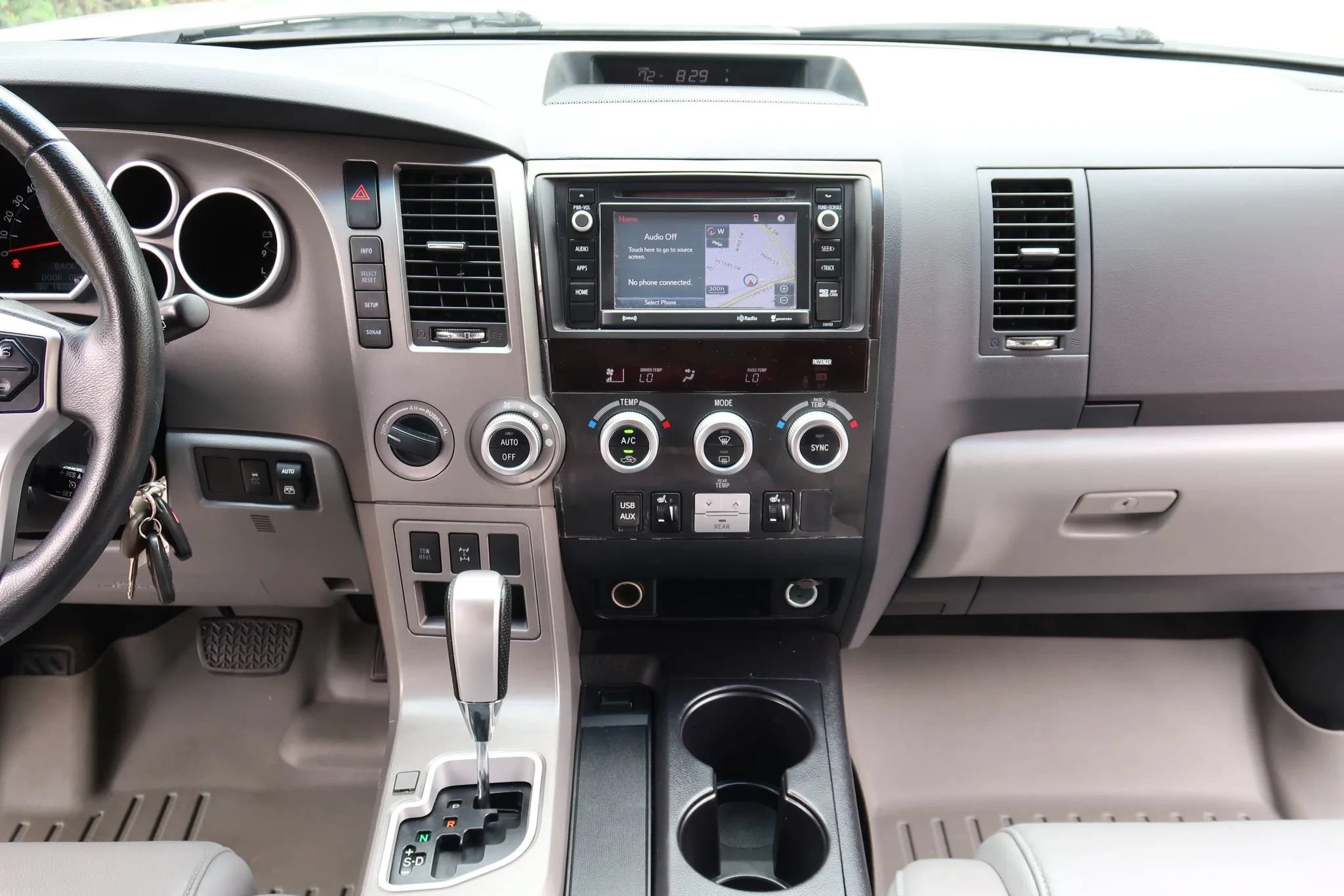 Used 2017 Toyota Sequoia Limited w/ Safety & Convenience Package AWD/4WD image 33