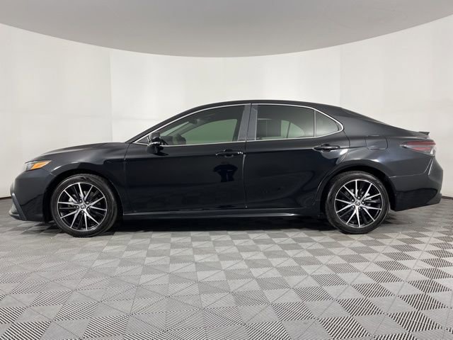 Used 2023 Toyota Camry SE image 6