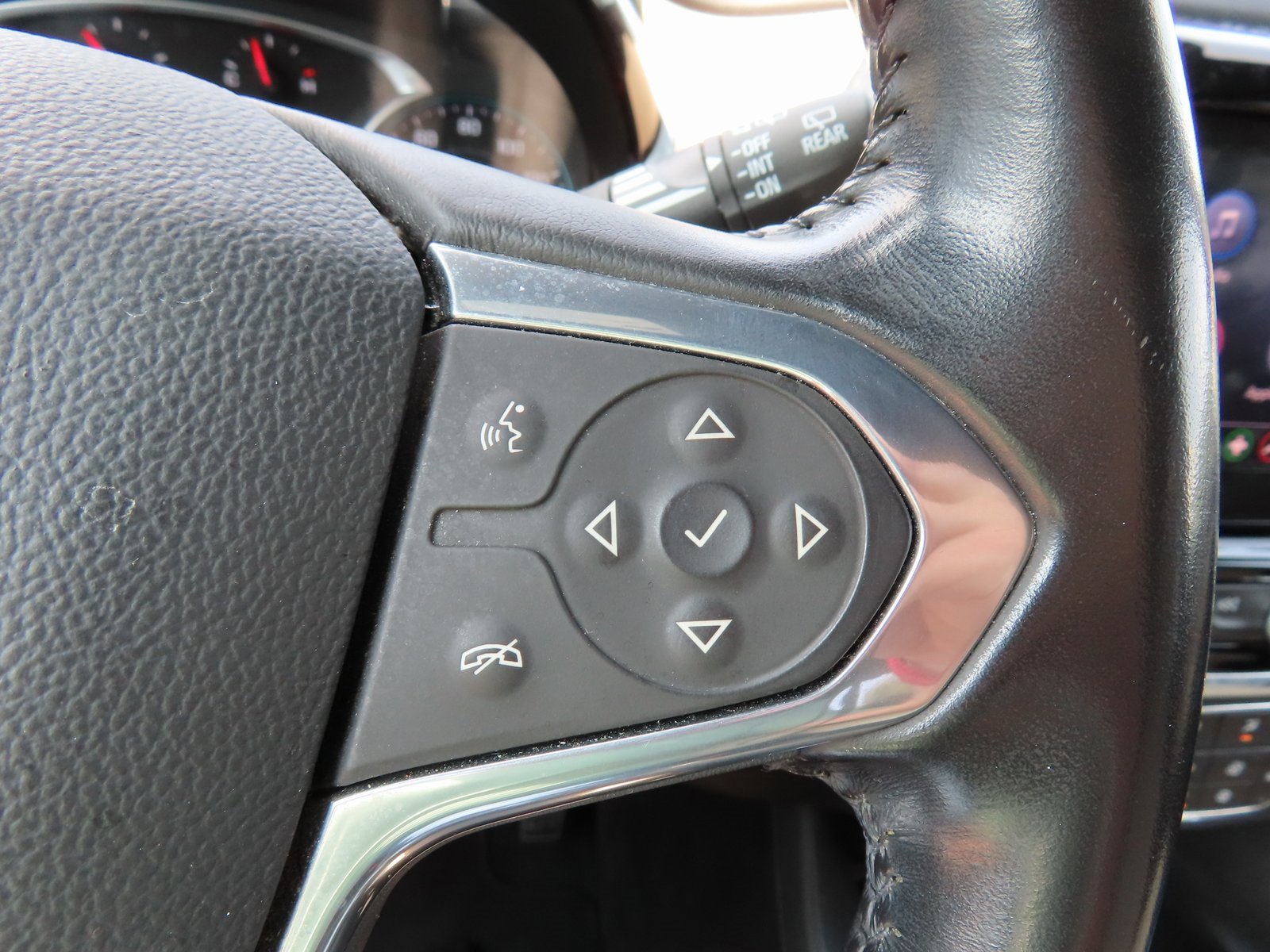 Used 2022 Chevrolet Traverse LT image 20