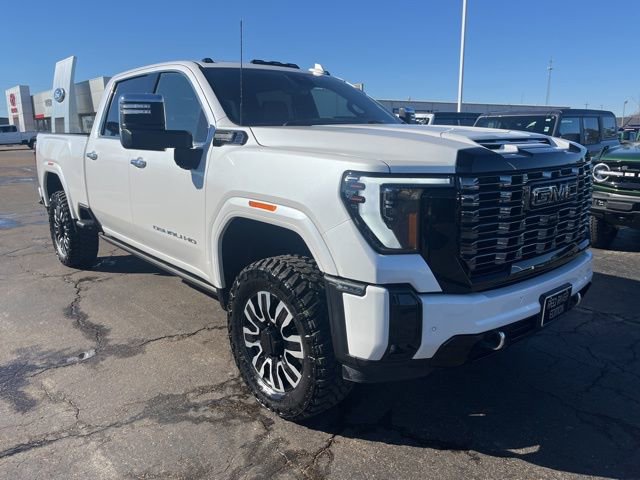 Used 2025 GMC Sierra 2500 Denali Ultimate w/ Max Trailering Package image 3