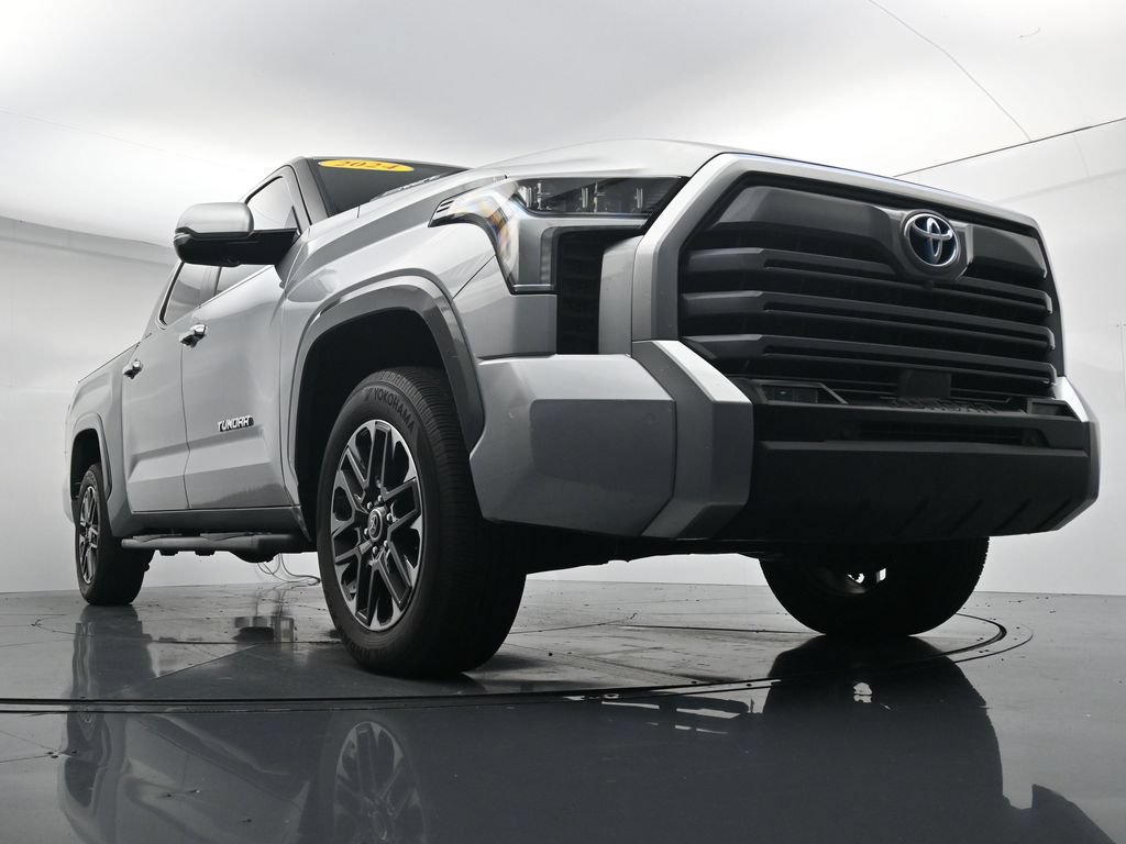 Used 2024 Toyota Tundra Limited AWD/4WD image 32
