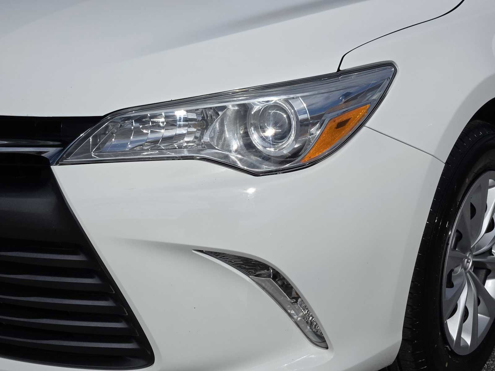 Used 2016 Toyota Camry LE image 9