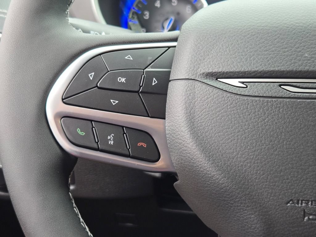 New 2027 Chrysler Pacifica Select FWD image 45