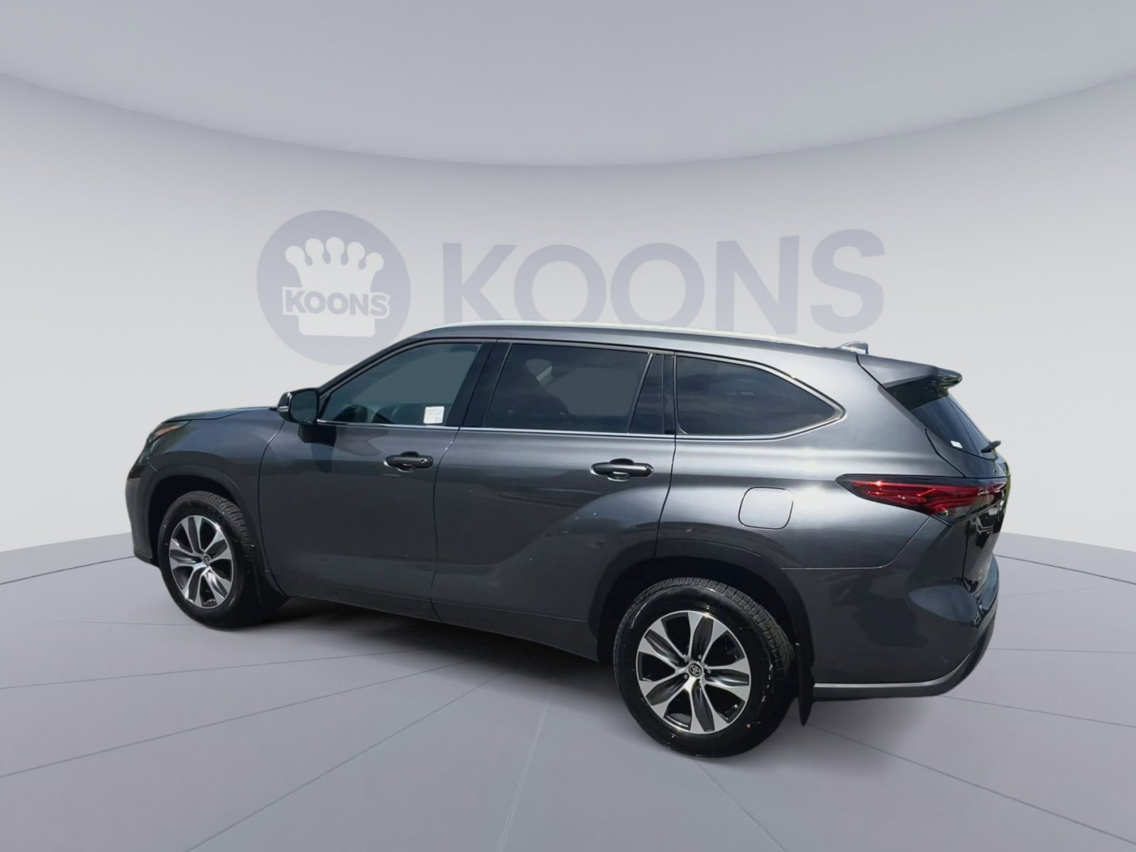 Used 2022 Toyota Highlander XLE AWD/4WD image 8