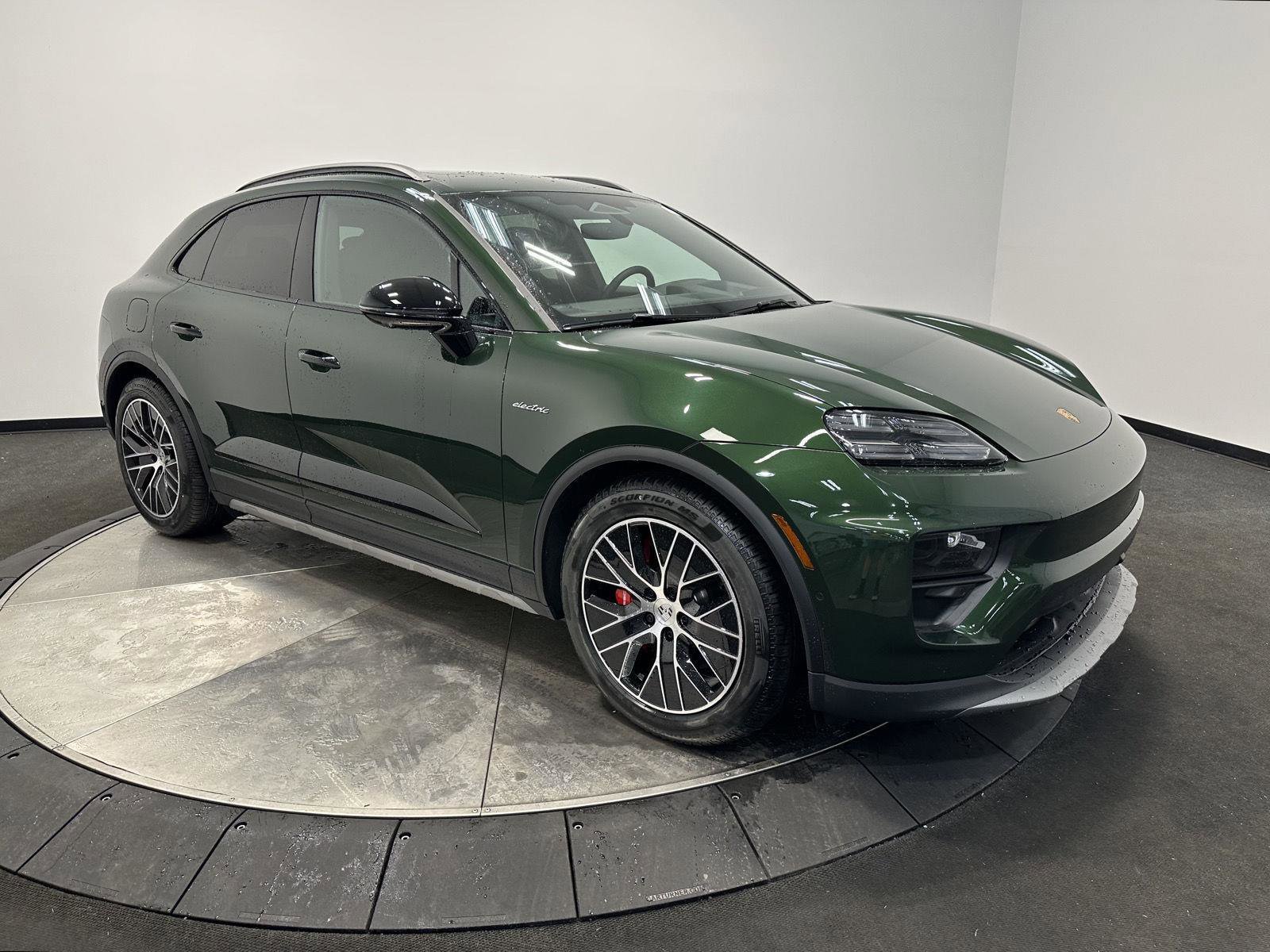 New 2025 Porsche Macan 4S Electric AWD/4WD image 9