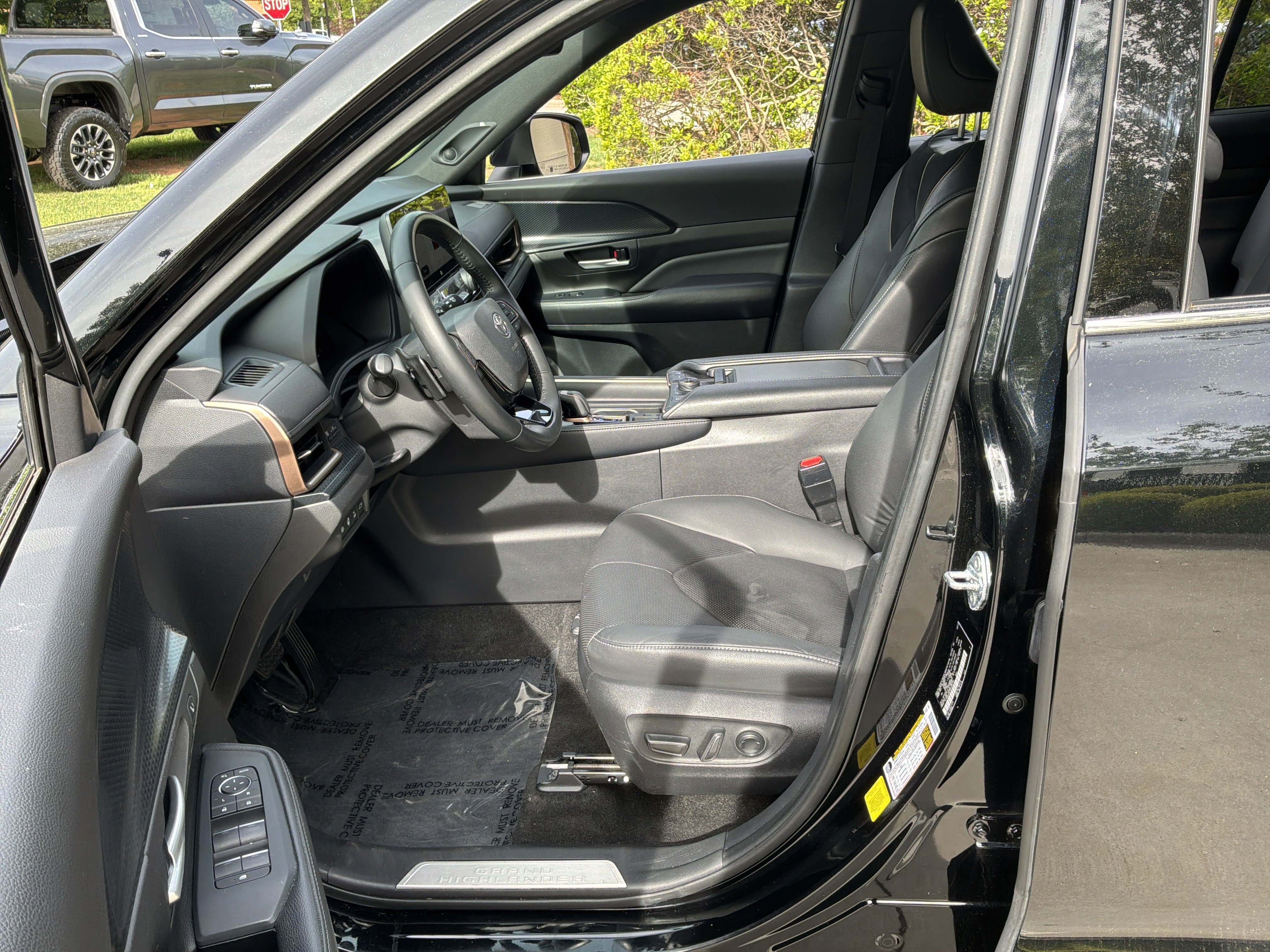 Used 2024 Toyota Grand Highlander AWD Hybrid image 16