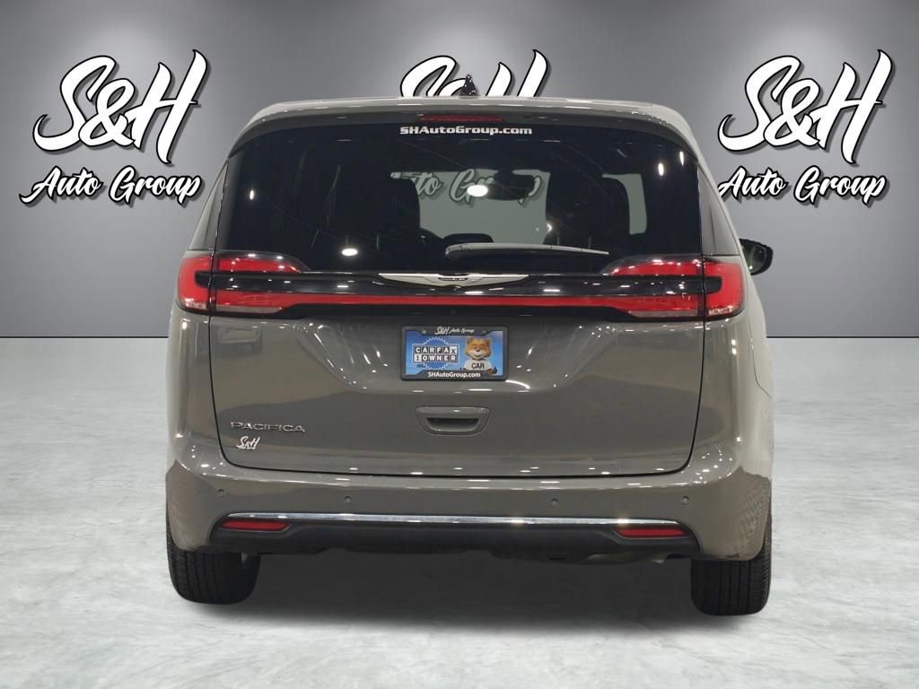 Used 2025 Chrysler Pacifica Select image 18