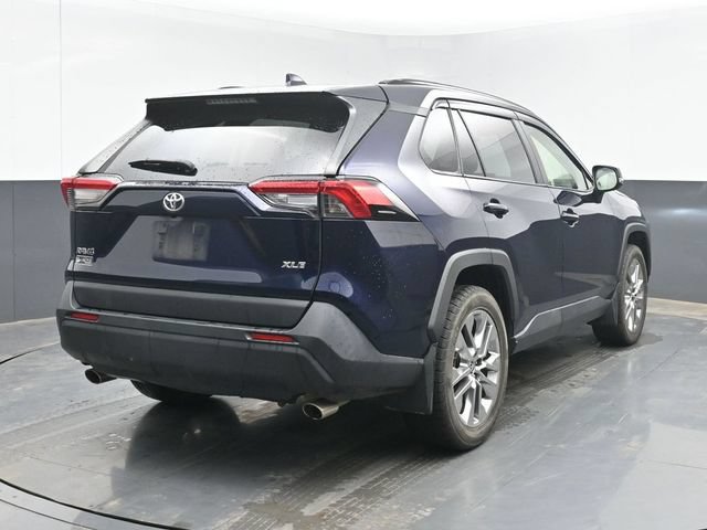 Used 2019 Toyota RAV4 XLE Premium FWD image 14