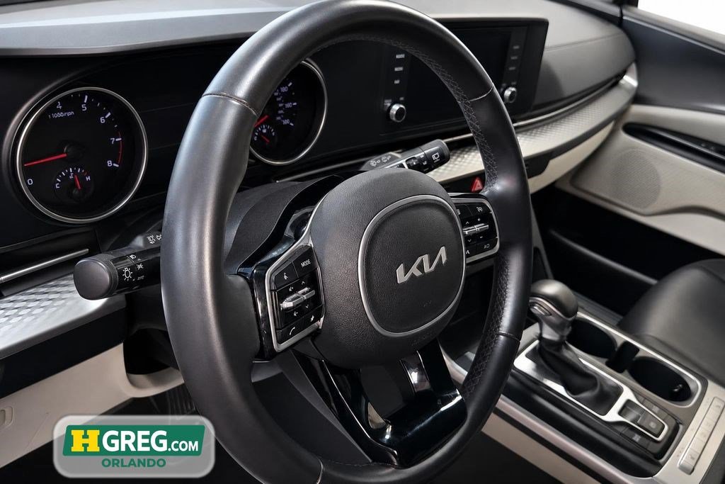 Used 2024 Kia Carnival LX FWD image 13