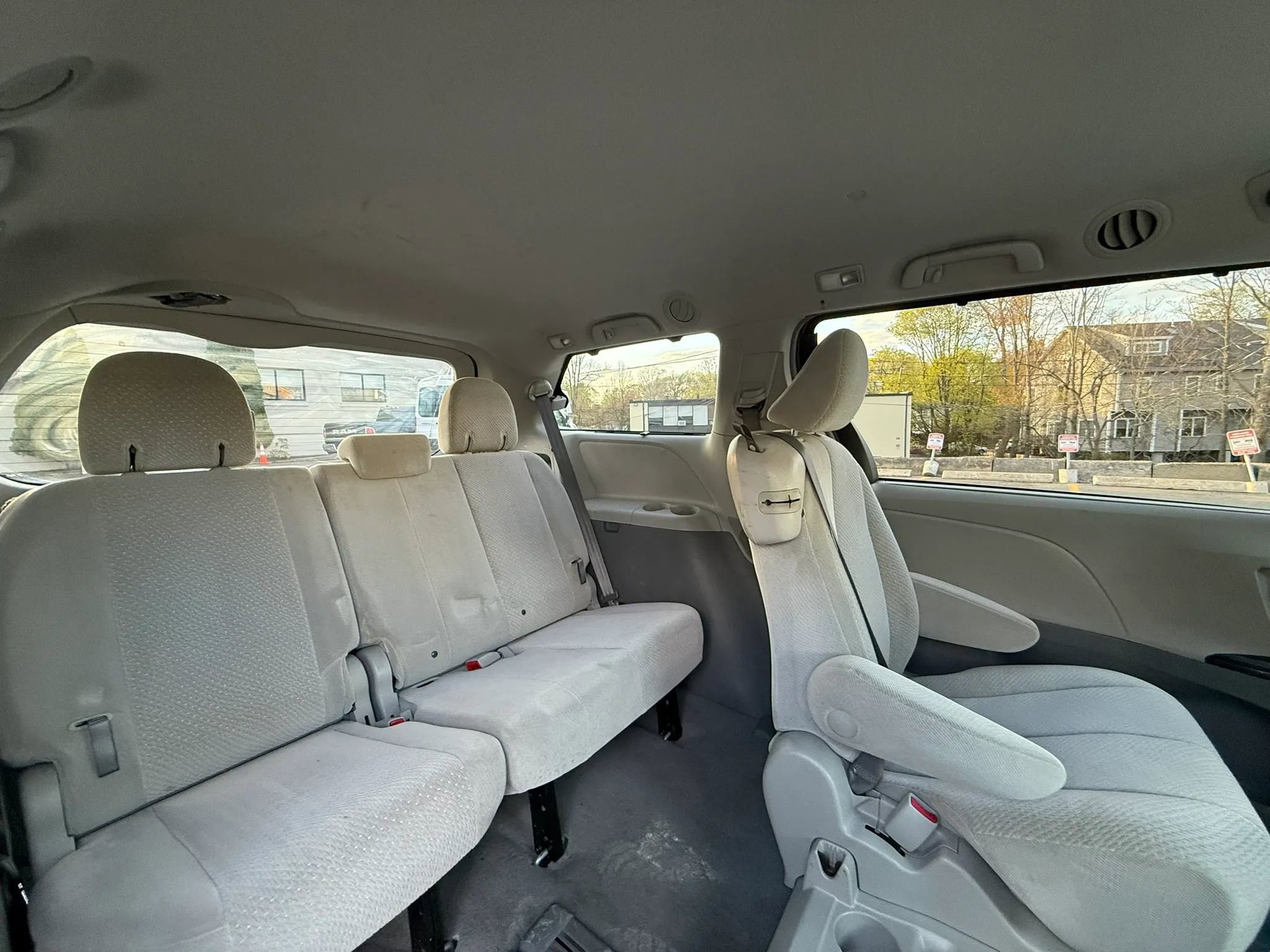 Used 2011 Toyota Sienna LE w/ Towing Pkg FWD image 21