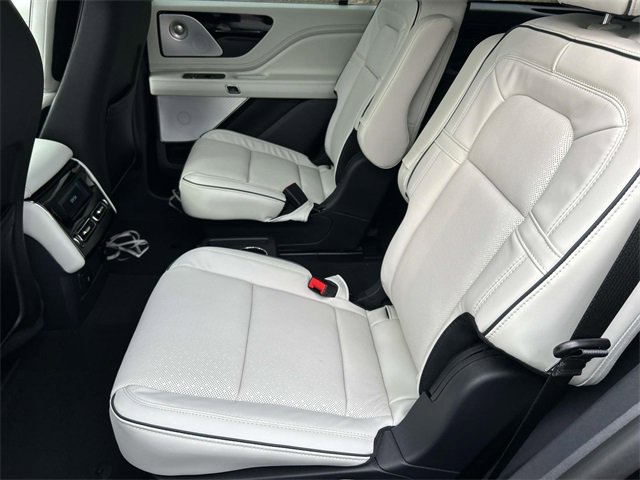 New 2026 Lincoln Aviator Black Label w/ Jet Appearance Package image 18